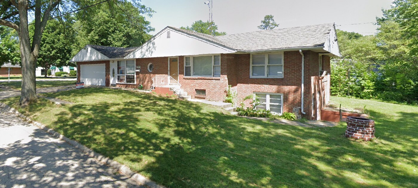 3204 Buckingham Dr in Rockford, IL - Building Photo