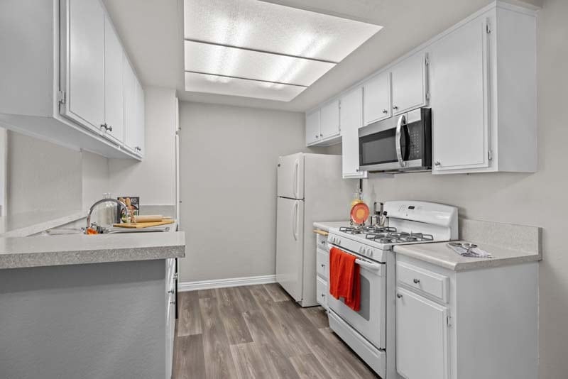 Brighton Park Apartments in Claremont, CA - Building Photo