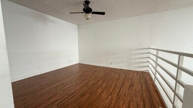 7044 Hawthorn Ave, Unit 303 in Los Angeles, CA - Building Photo - Building Photo