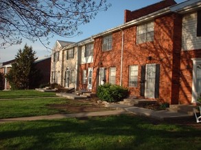 Nieman Townhomes in Overland Park, KS - Building Photo - Building Photo