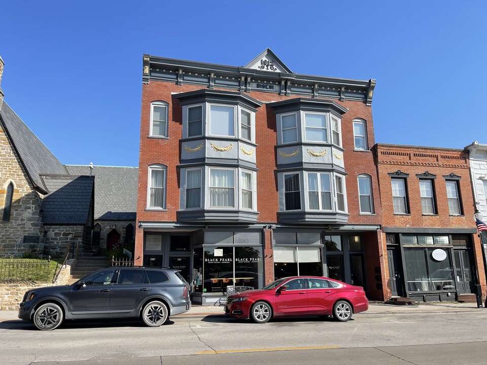 415 E 2nd St, Unit 2A in Muscatine, IA - Foto de edificio