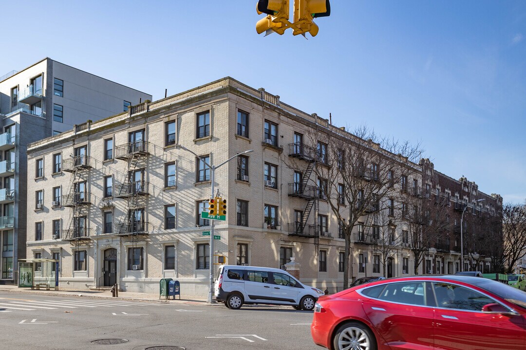1918 Avenue H in Brooklyn, NY - Foto de edificio