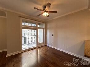230 S Tryon St in Charlotte, NC - Foto de edificio - Building Photo