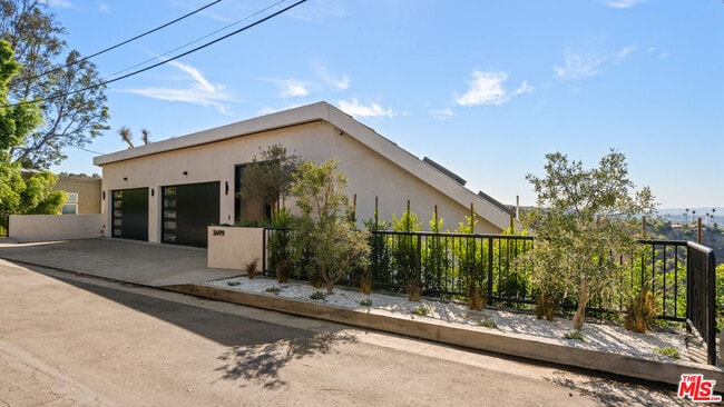 3699 Alta Mesa Dr in Los Angeles, CA - Building Photo - Building Photo
