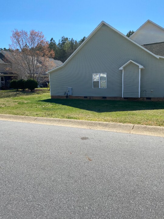 101 Piccadilly Ct in Clayton, NC - Building Photo