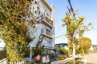 11619 Ohio Ave in Los Angeles, CA - Building Photo - Building Photo