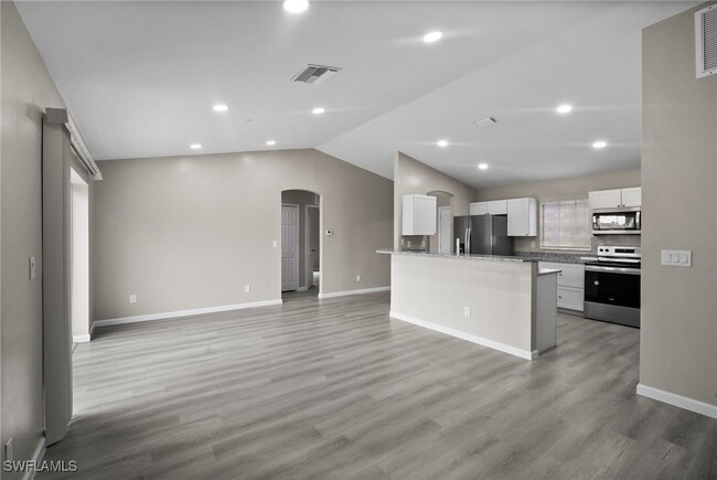 519 Upstate Ave S in Lehigh Acres, FL - Foto de edificio - Building Photo
