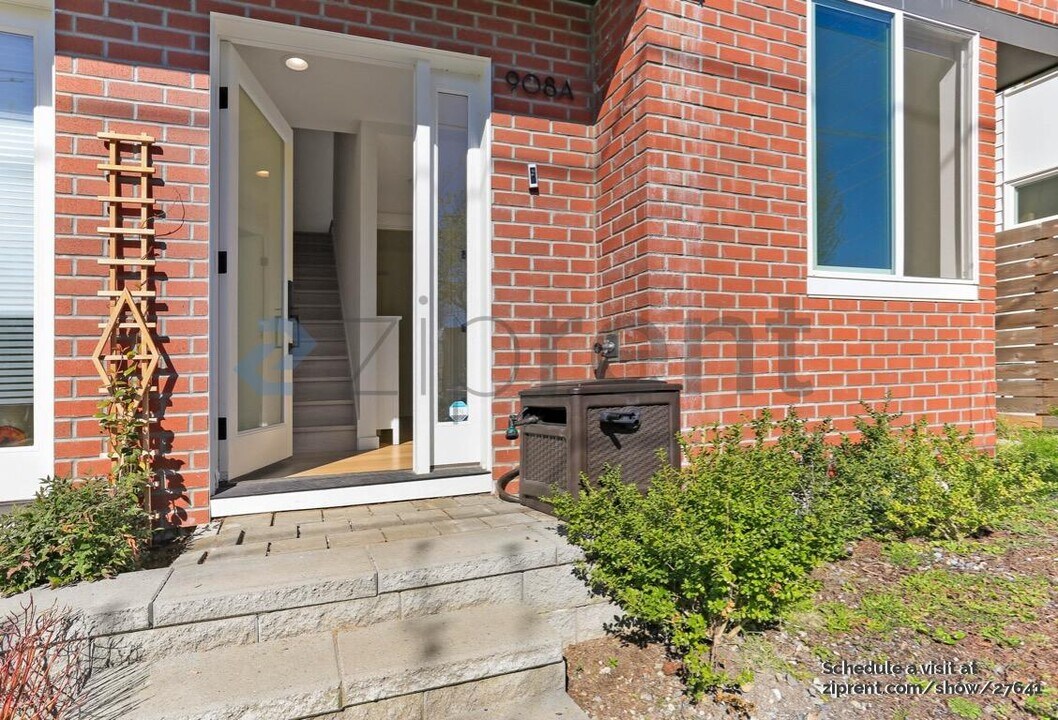 908 NW 56th St in Seattle, WA - Building Photo