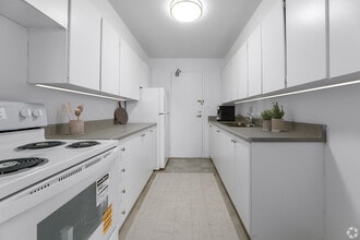 Rideau Towers in Toronto, ON - Building Photo - Building Photo