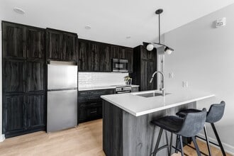 658 Somerset St W in Ottawa, ON - Building Photo - Building Photo