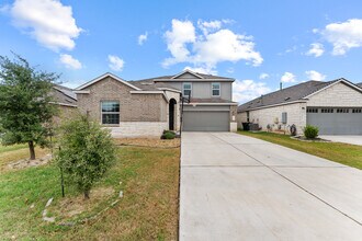 129 Escondido Cir in San Marcos, TX - Building Photo - Building Photo