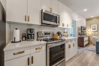 525 Parkway Dr NE in Atlanta, GA - Foto de edificio - Building Photo