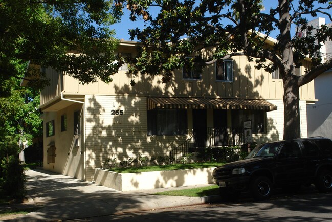 255 Oakland Ave in Pasadena, CA - Foto de edificio - Building Photo