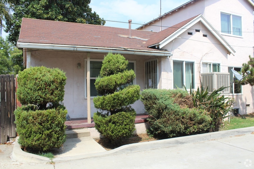 329 N Magnolia Ave in Rialto, CA - Foto de edificio