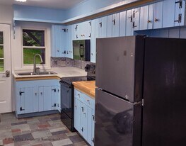 518 Kintner Rd in Kintnersville, PA - Building Photo