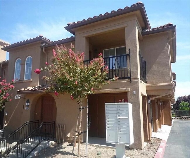 property at 10 Meritage Common