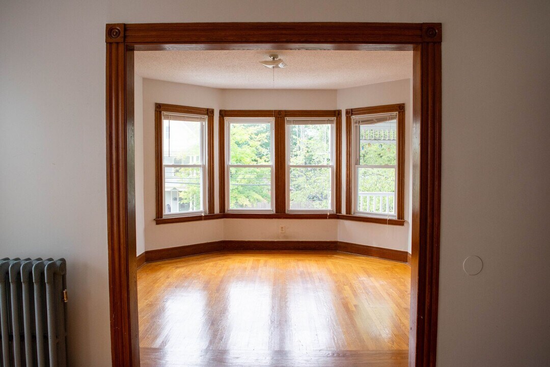 697 Elm St-Unit -2 in New Haven, CT - Building Photo