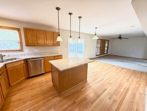 1301 Bridgehampton Dr in Plainfield, IL - Building Photo - Building Photo