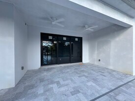 1882 Coral Point Dr in Cape Coral, FL - Building Photo