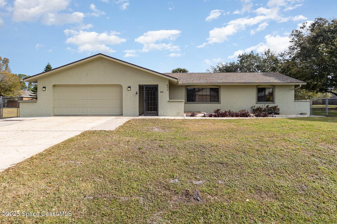 471 Booker Ave SE in Palm Bay, FL - Building Photo