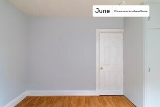 Private bedroom in 3 bed/1 bath Home in Boston, MA - Building Photo - Building Photo