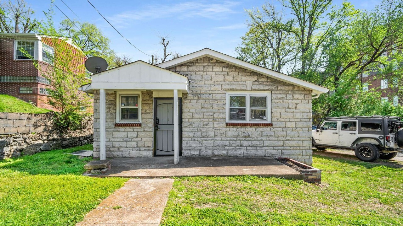 1909 Morena St in Nashville, TN - Building Photo