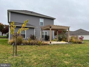 104 Rappahannock Run in Falling Waters, WV - Building Photo - Building Photo