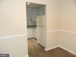 18420 Guildberry Dr-Unit -201 in Gaithersburg, MD - Foto de edificio - Building Photo