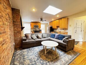 216 Newark Ave, Unit 0102 in Jersey City, NJ - Building Photo - Building Photo