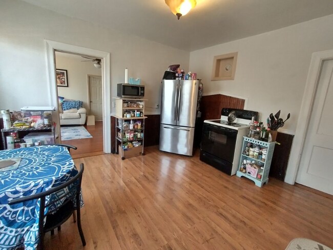 319 Friendship St-Unit -1st floor in Providence, RI - Building Photo - Building Photo