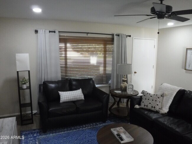 11029 W Caron Dr in Sun City, AZ - Building Photo - Building Photo