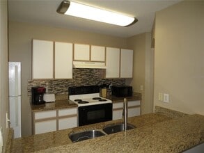 1739 Fluorshire Dr in Brandon, FL - Building Photo - Building Photo