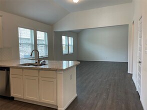 8426 Beacon Bay Cir in Mont Belvieu, TX - Building Photo - Building Photo