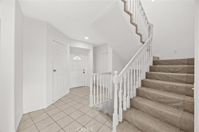 554 Bonita St, Unit 215 in Los Angeles, CA - Building Photo - Building Photo