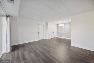 40 Le Forge Ct in Chesterbrook, PA - Foto de edificio - Building Photo