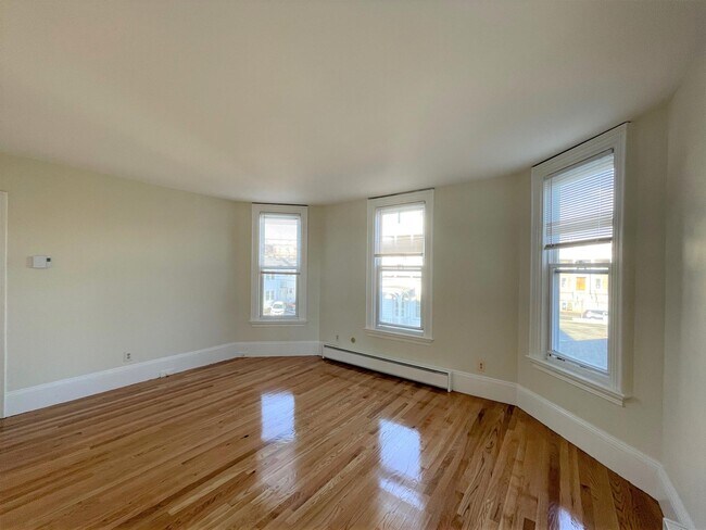 14 Chestnut St, Unit 4