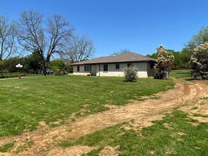 2427 Davy Ln in Denison, TX - Foto de edificio - Building Photo