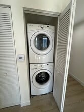 1790 NE 2nd Ct, Unit C1 in Miami, FL - Foto de edificio - Building Photo