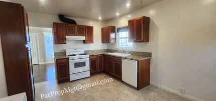 25120 Eshelman Ave, Unit - House in Lomita, CA - Building Photo - Building Photo