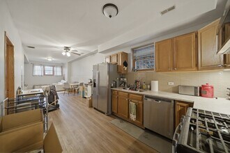 844 N Wood St in Chicago, IL - Building Photo - Building Photo