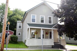 80 Walnut St, Unit Second Floor in Saratoga Springs, NY - Building Photo