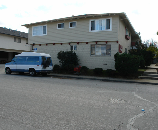 1845 Ednamary Way in Mountain View, CA - Foto de edificio - Building Photo