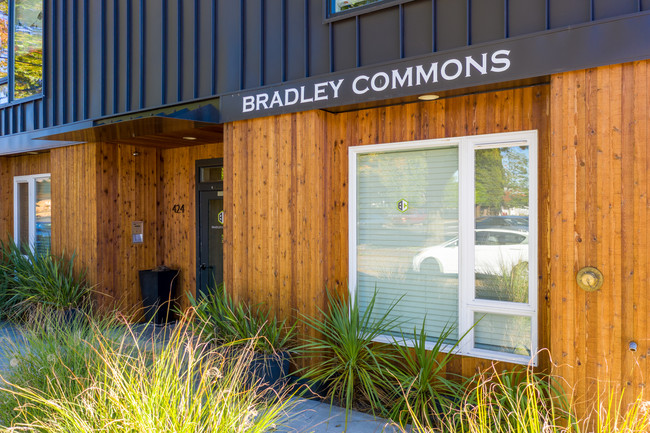 Bradley Commons in Portland, OR - Building Photo - Building Photo