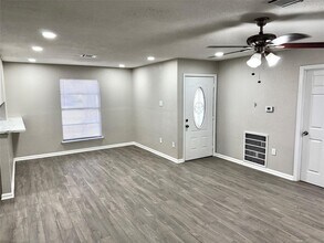 10206 Buena Park Dr in Houston, TX - Building Photo - Building Photo