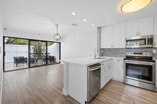 20900 Leeward Ct in Miami, FL - Building Photo