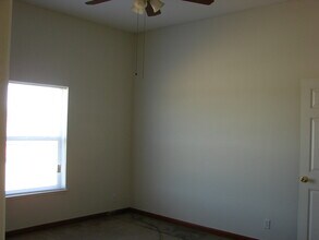 905 Plumas Ave in Olivehurst, CA - Building Photo - Building Photo