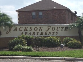 3607 Sheraton Ave, Unit B in Pharr, TX - Foto de edificio - Building Photo