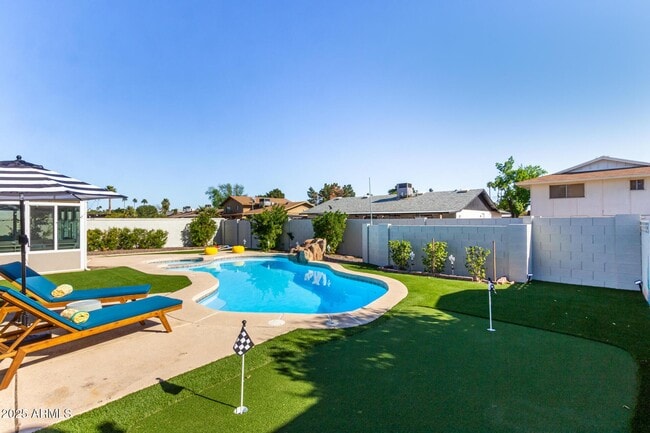 property at 1601 E Fremont Dr