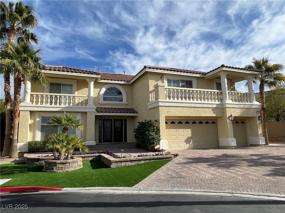 11002 Inverlochy Ct in Las Vegas, NV - Building Photo