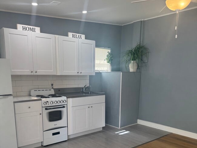 2210 Thomas St, Unit rear